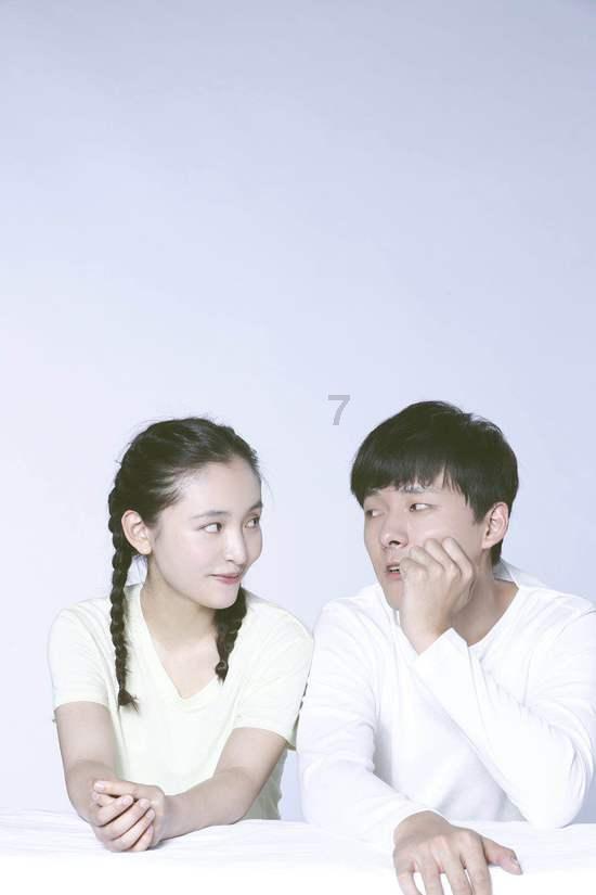 度假的时尚女孩