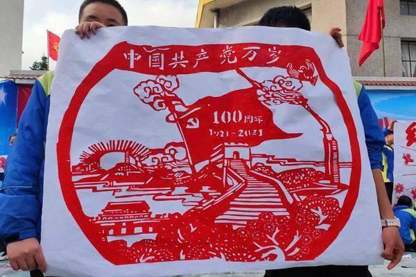 逃离阴暗的房屋