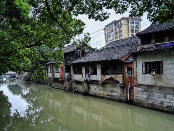 AI合成主播丨深圳市足球俱乐部宣布退出职业联赛